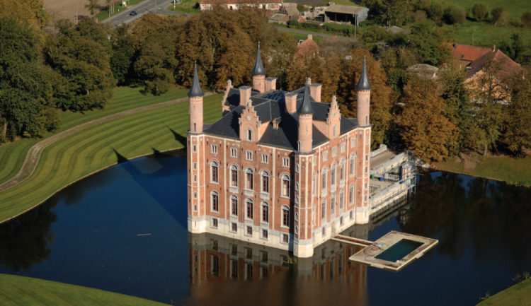CUPA PIZARRAS leien op het kasteel van Olsene, een uniek monument in ...