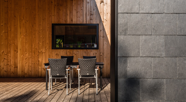 combination of timber and slate in Treldehuset summer house 